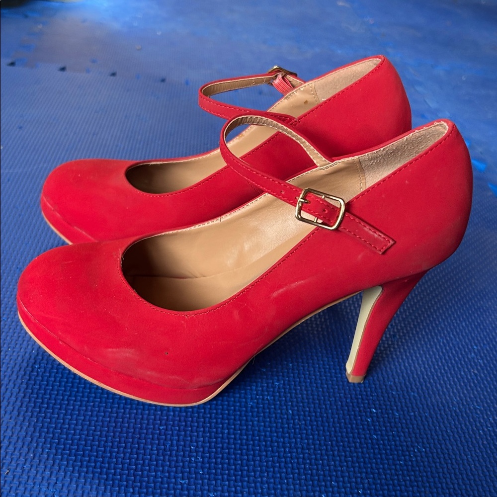 Elegant Red Mary Jane Heels - Picture 3 of 11